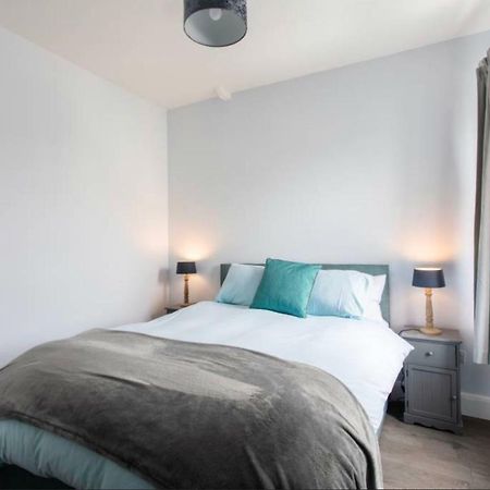 Beautiful Two Bed Mumbles Flat - With Parking Space Exterior photo