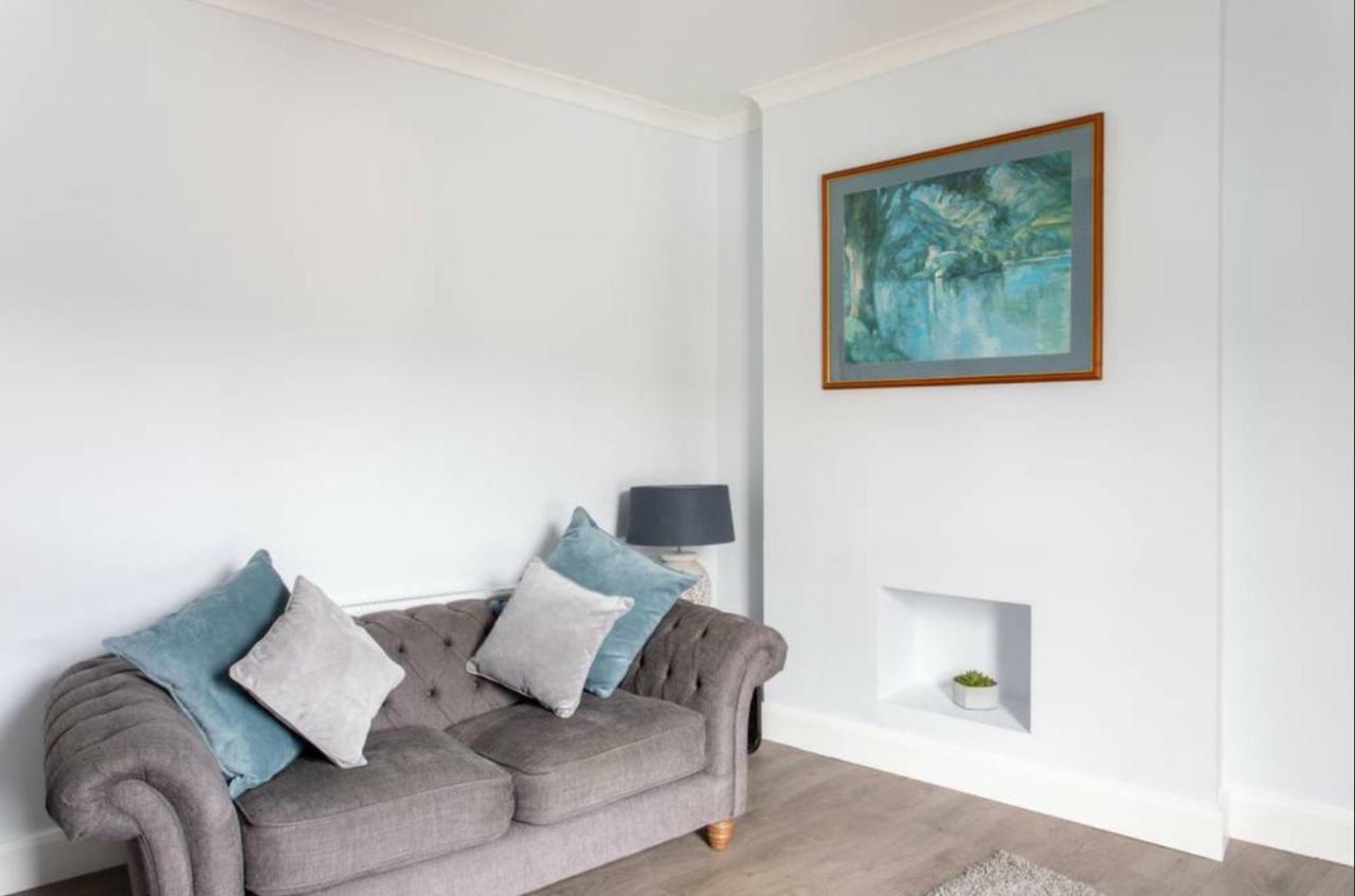 Beautiful Two Bed Mumbles Flat - With Parking Space Exterior photo