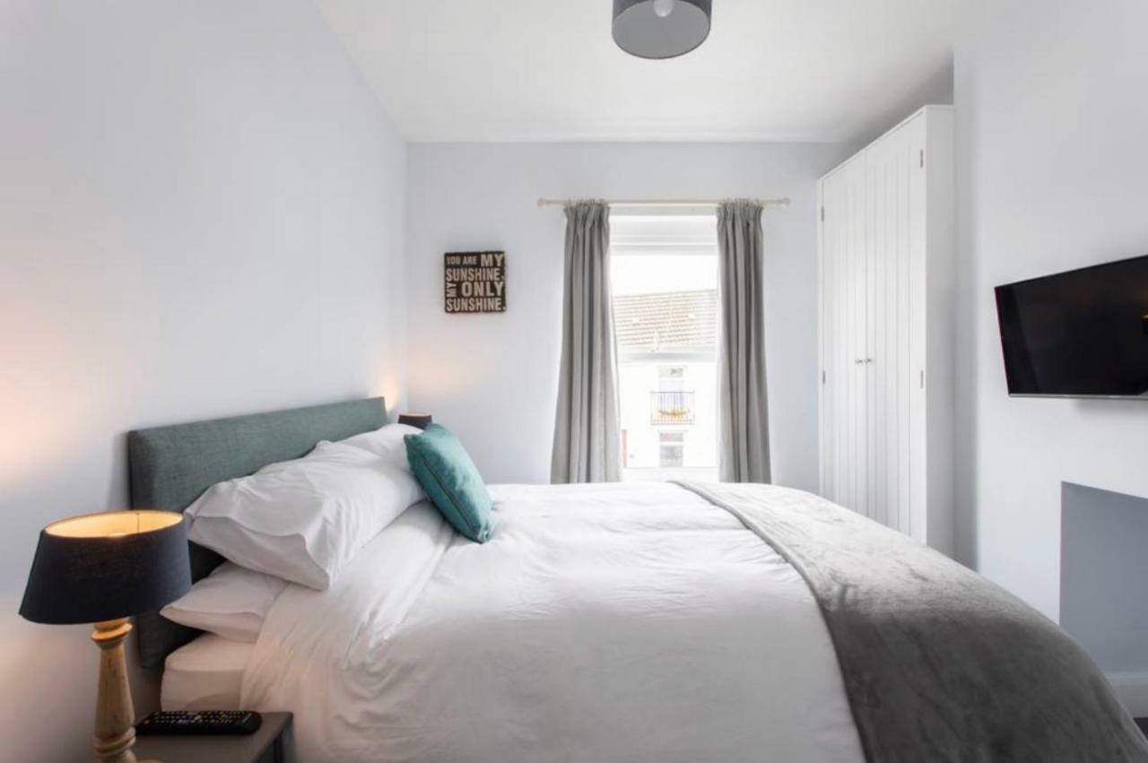 Beautiful Two Bed Mumbles Flat - With Parking Space Exterior photo