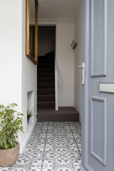 Beautiful Two Bed Mumbles Flat - With Parking Space Exterior photo